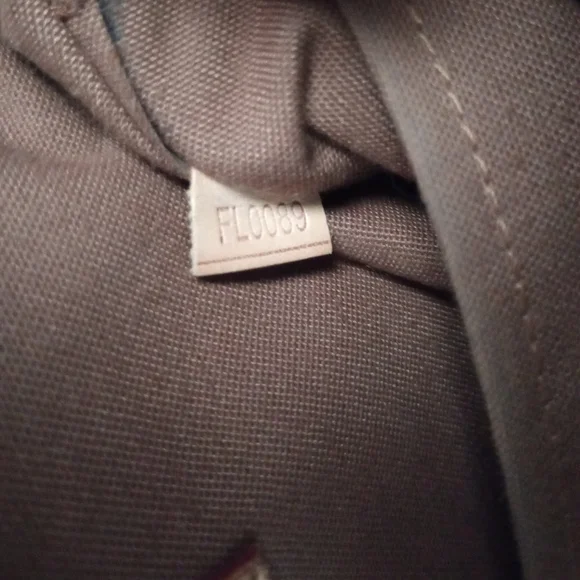 Louis Vuitton Bag - Picture 4 of 14